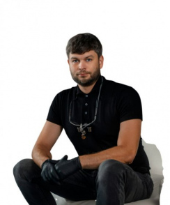 Назаров Всеволод Олегович стоматолог